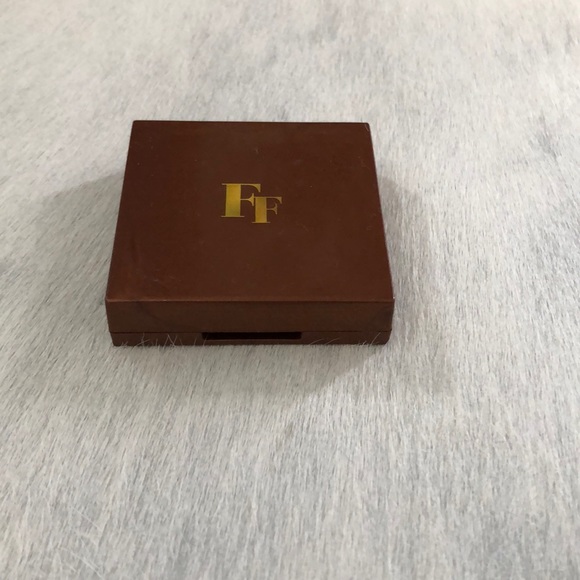 Brand New 6-colour Eyeshadow Compact - Picture 2 of 2